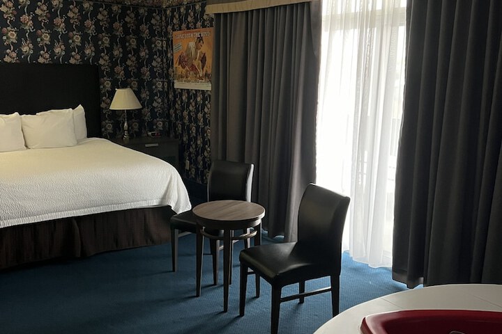 Room 27 of 53