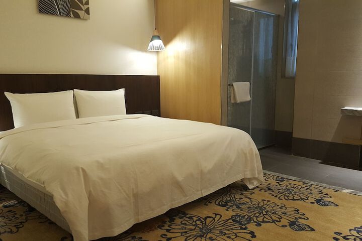Room 8 of 42