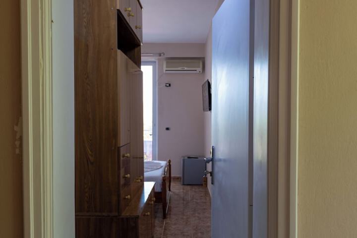 Room 30 of 178