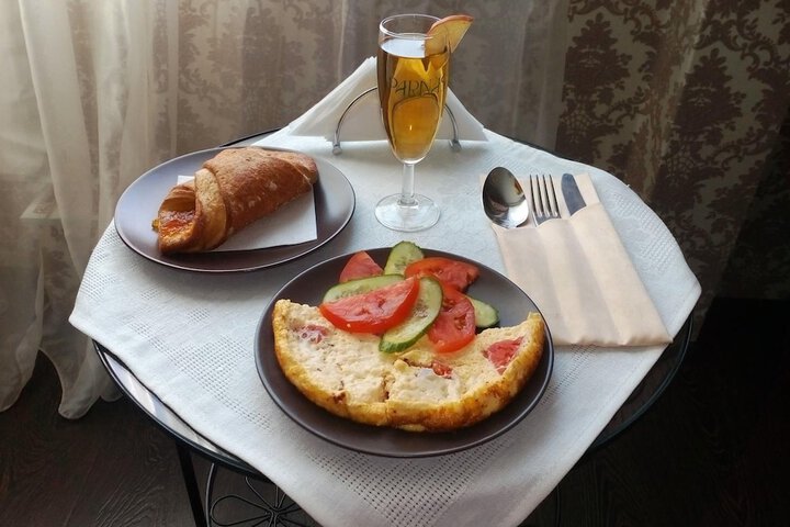 Dining 7 of 21