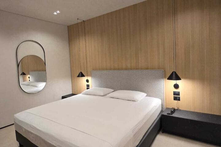 Room 34 of 91