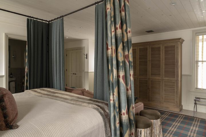 Room 46 of 83