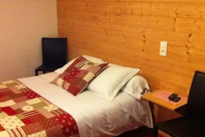 Room 2 of 6