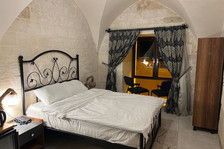 Room 12 of 28