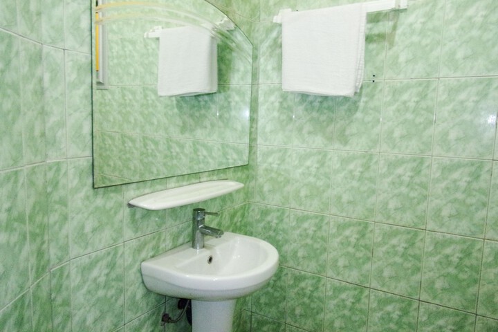 Room 32 of 66