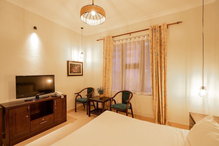 Room 5 of 77