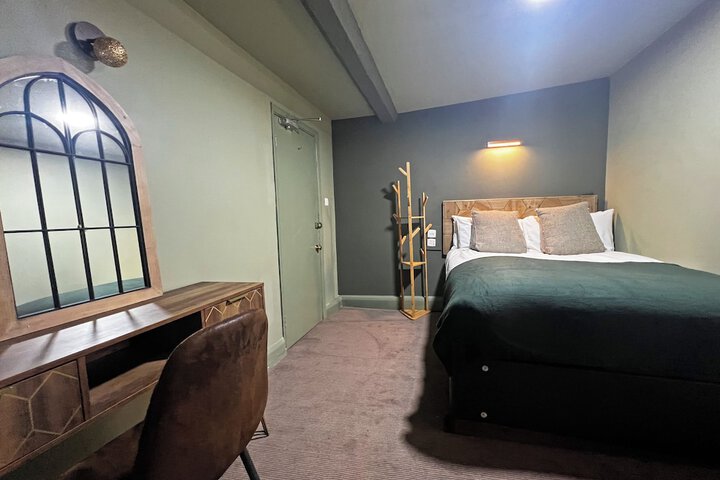 Room 12 of 140