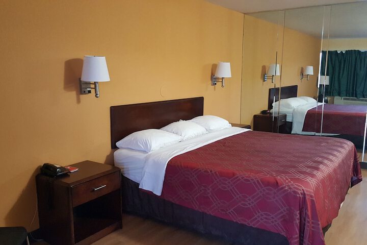 Room 4 of 27