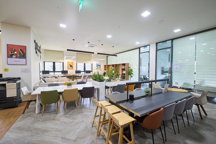 Business Center 100 of 106