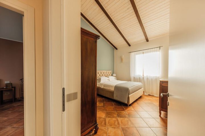 Room 4 of 50