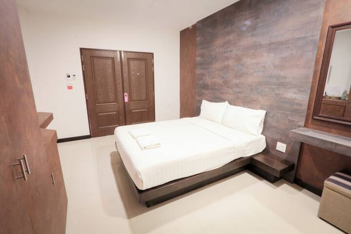 Room 21 of 40