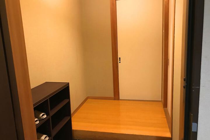 Room 10 of 80