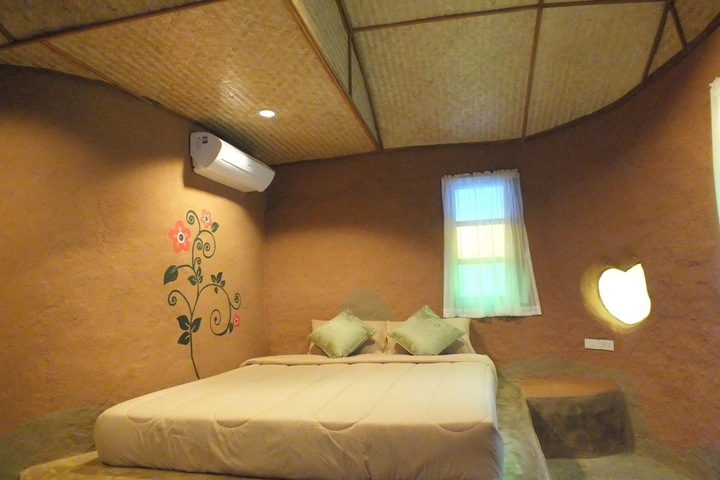Room 9 of 27