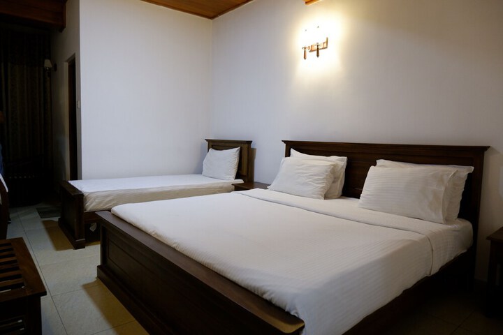Room 2 of 10