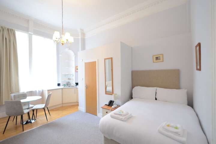 Room 204 of 371