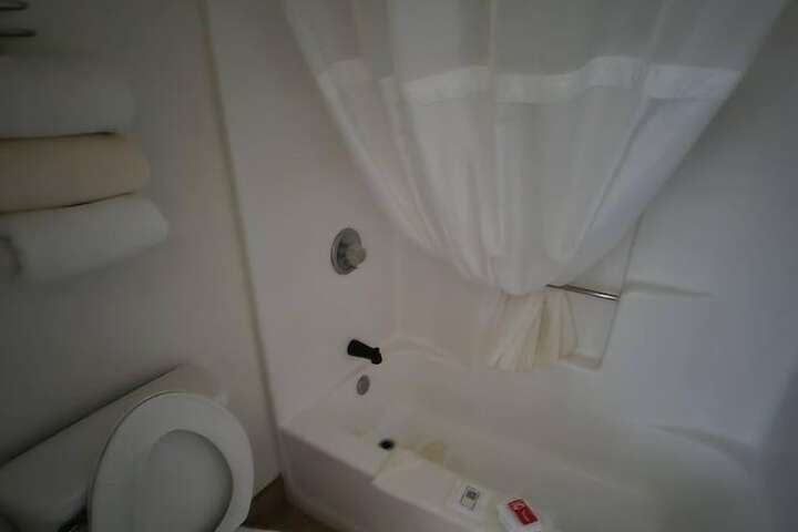 Room 52 of 79