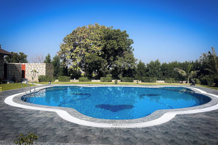 Pool 24 of 76