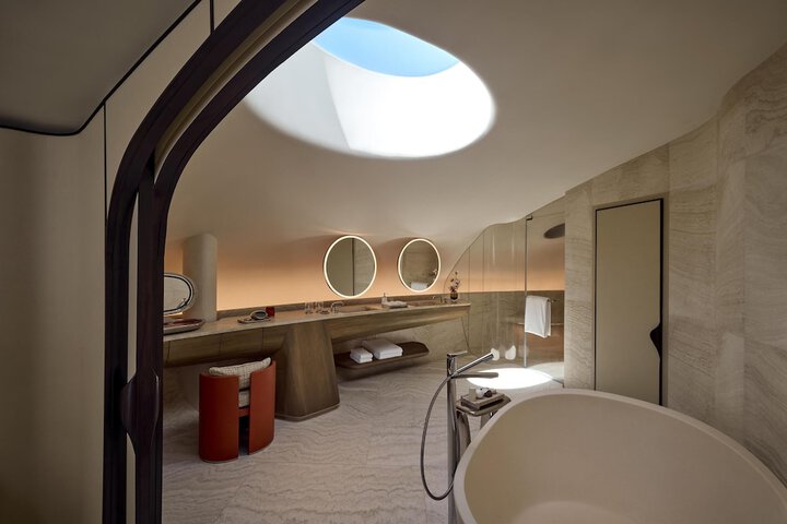 Room 45 of 162