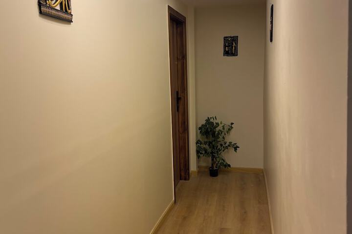 Room 32 of 196