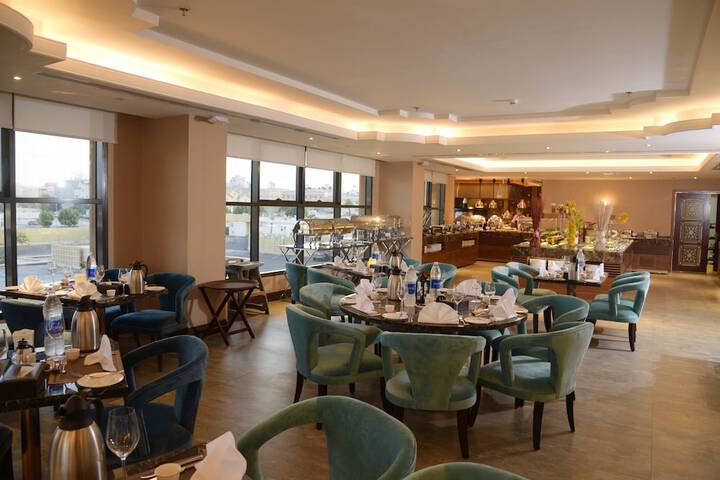 Dining 42 of 60