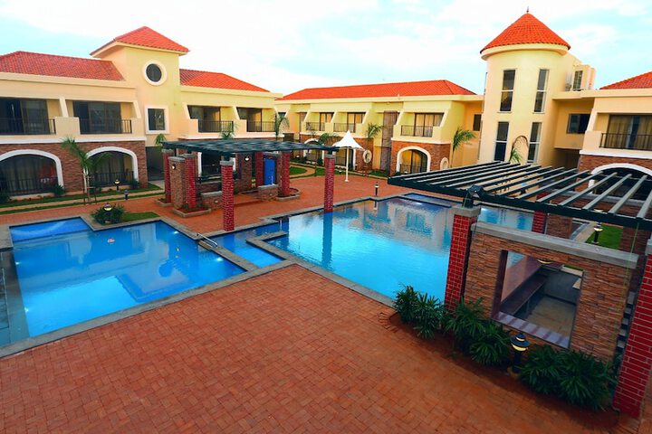 Hotel Pool