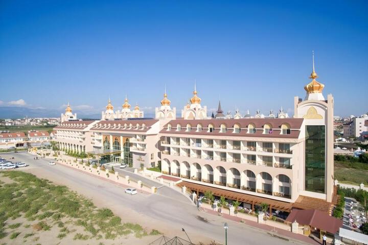 Side Charm Palace
