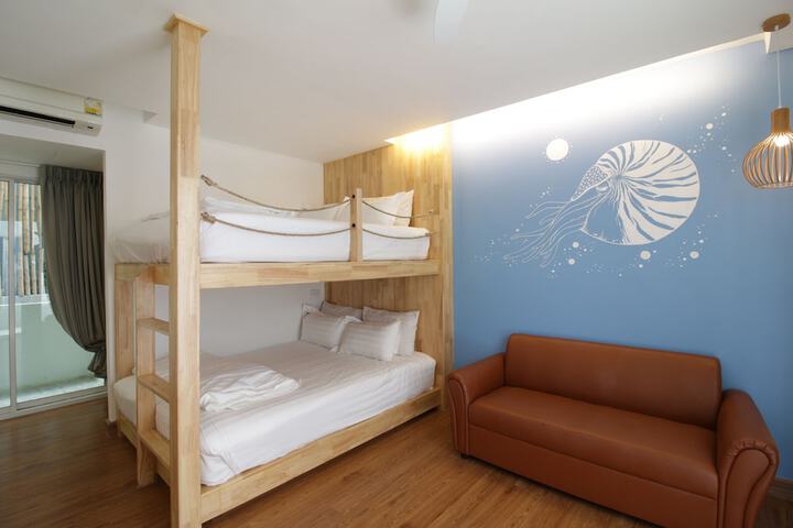 Room 4 of 28
