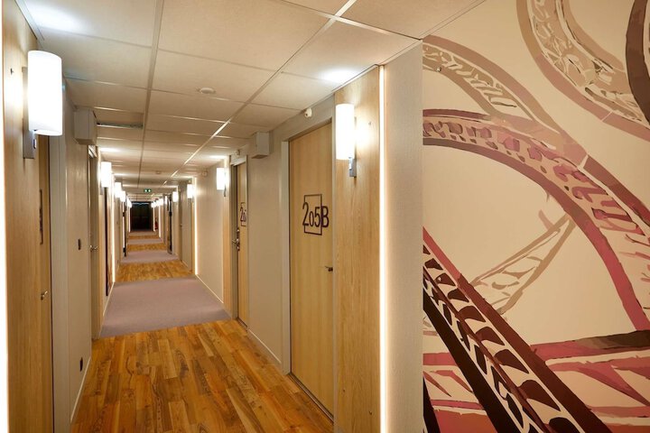 Room 25 of 60