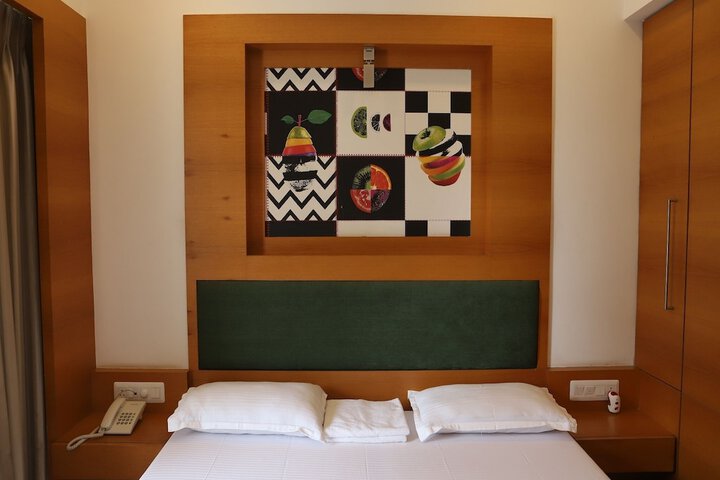 Room 34 of 171