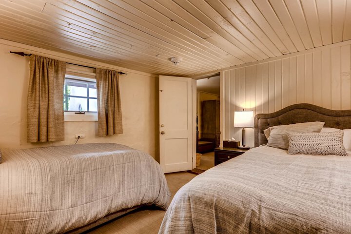 Room 3 of 48