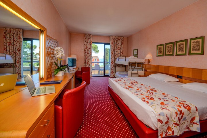 Room 11 of 140