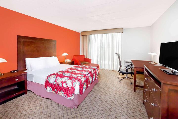 2 Queen Beds (8 of 11)