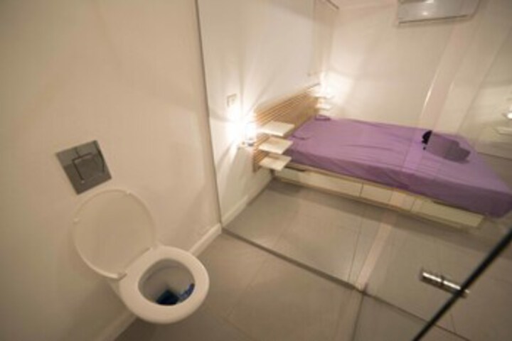 Room 2 of 8
