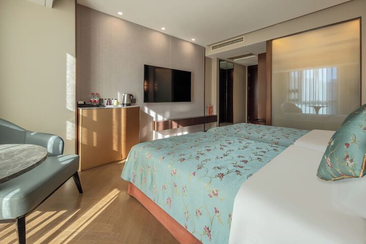 Room 7 of 34