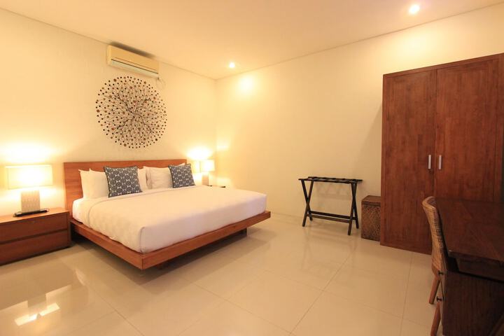 Room 4 of 47