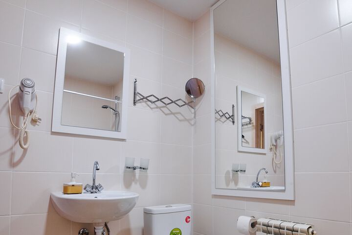 Room 3 of 68