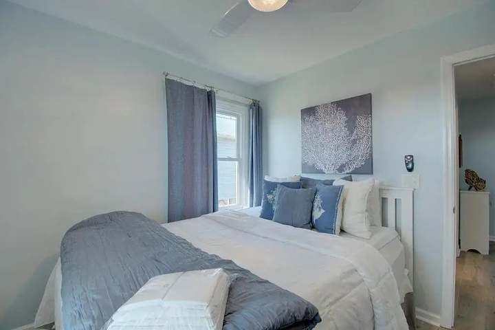 Room 5 of 17
