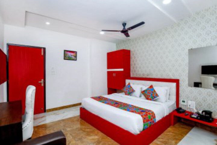 Fabhotel Golden Temple 1