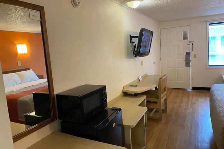 Standard Double Bed (4 of 17)