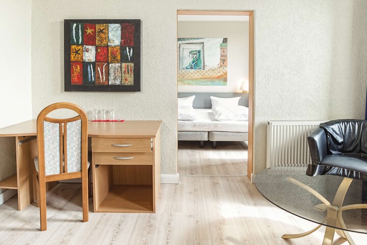 Room 12 of 32