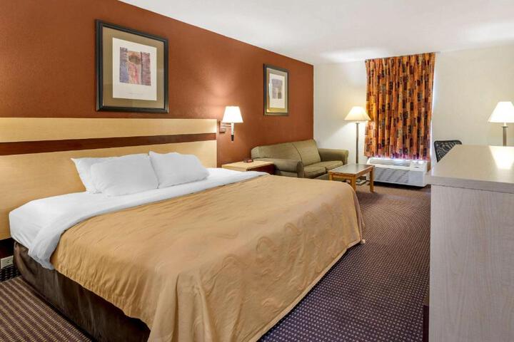 1 King Bed (11 of 19)