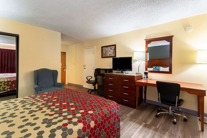 Room 6 of 22