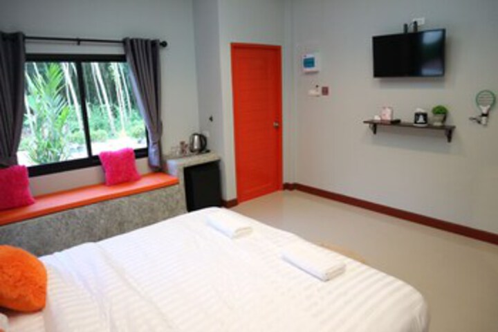 Room 28 of 35