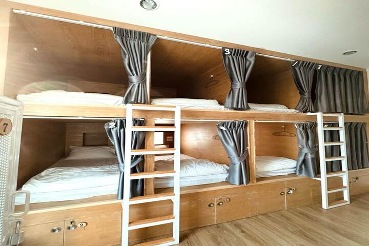 Room 17 of 32