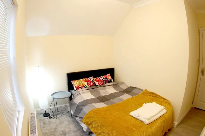 Room 4 of 13