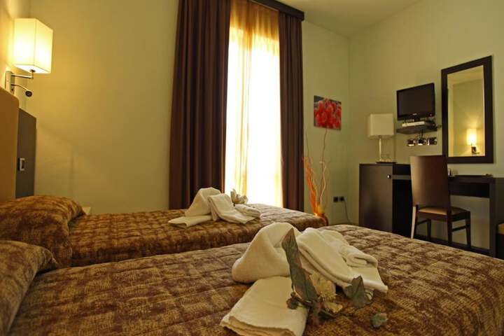 Room 15 of 48