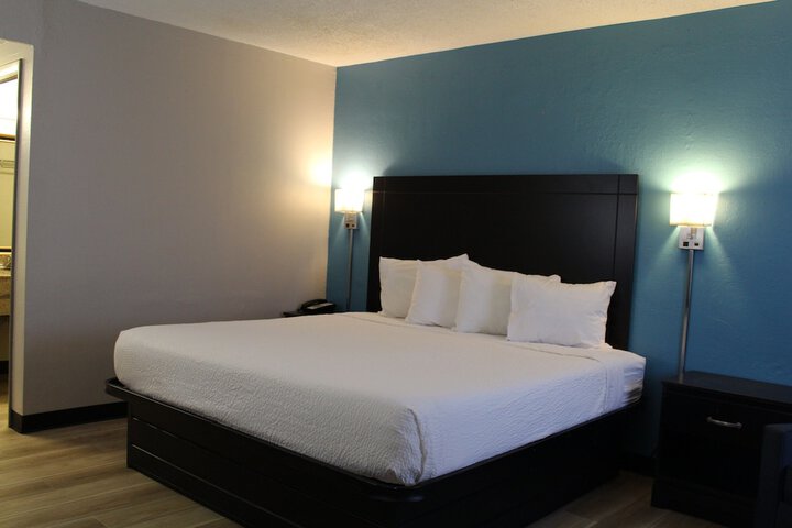 1 King Bed (19 of 20)