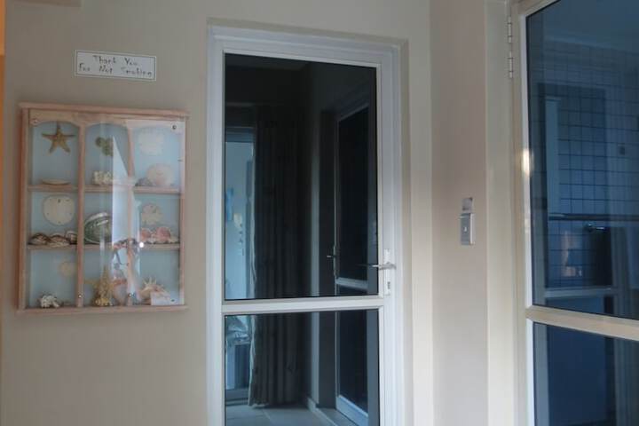 Room 8 of 162