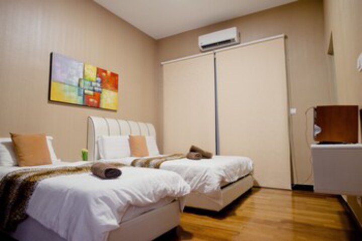 Room 53 of 60