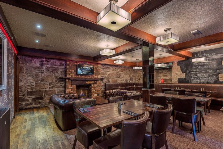 Lounge 18 of 24